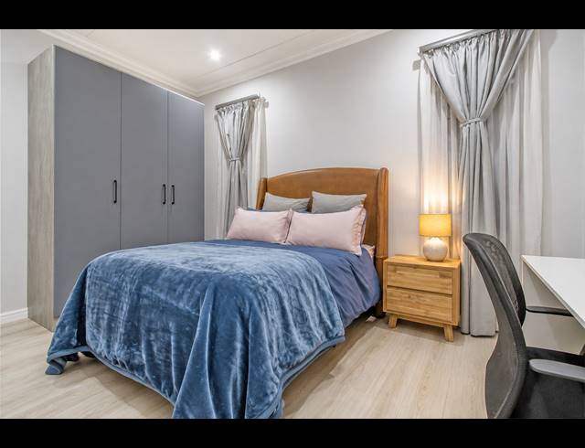 2 BEDROOM APARTMENT FOR SALE IN BRYANSTON